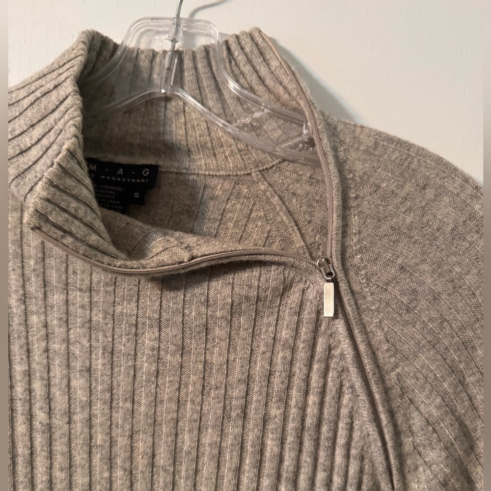 M-A-G by Magaschoni  100% Cashmere Sweater size S - Picture 4 of 9